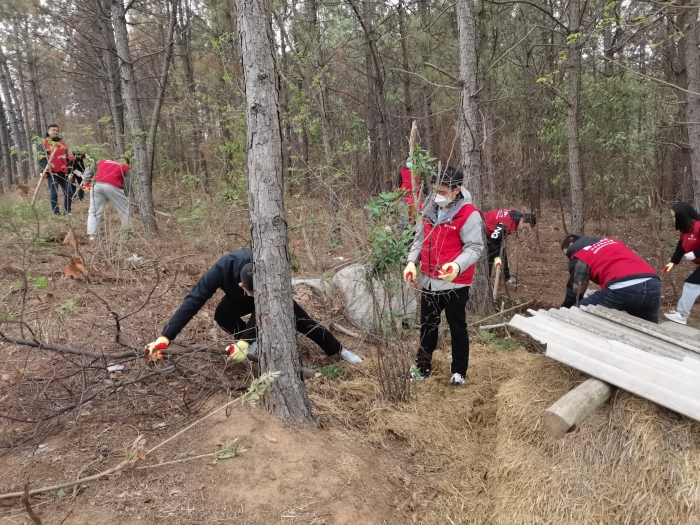 荊(jing)門分院(yuan)開展“學(xue)雷鋒助(zhù)力鄉村(cūn)振興，關(guan)愛中國(guó)好人陳(chen)梅林”志(zhì)願活動(dòng)03