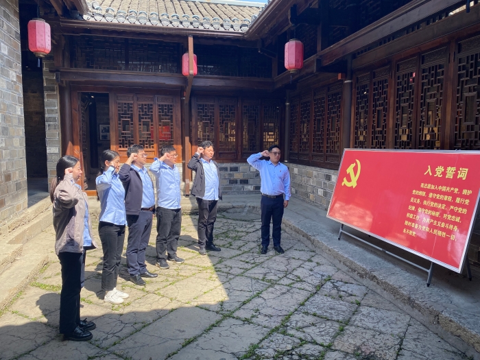 十堰分院組織青(qing)年幹部參觀紅色(se)愛國主義教育基(ji)地