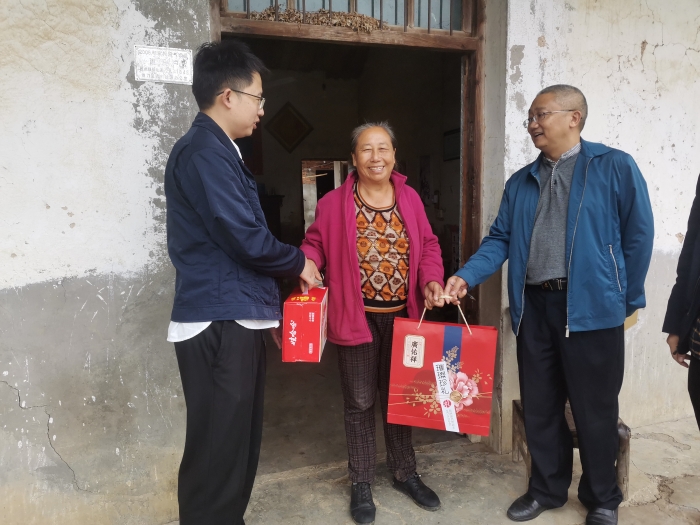 荊門分(fèn)院中秋(qiu)、國慶節(jiē)前走訪(fang)慰問包(bao)聯戶_2